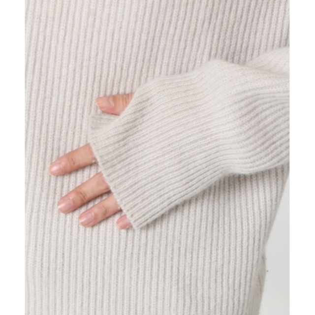 L'Appartement DEUXIEME CLASSE(アパルトモンドゥーズィエムクラス)の¥36,300　Deuxieme classe　V Knit◆オフホワイト レディースのトップス(ニット/セーター)の商品写真