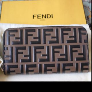 フェンディ(FENDI)の美品　フェンディ　Fendi  長財布　ほぼ新品(長財布)