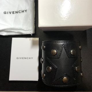 ジバンシィ(GIVENCHY)のGIVENCHY スタッズレザーブレスレット 箱付き(ブレスレット)