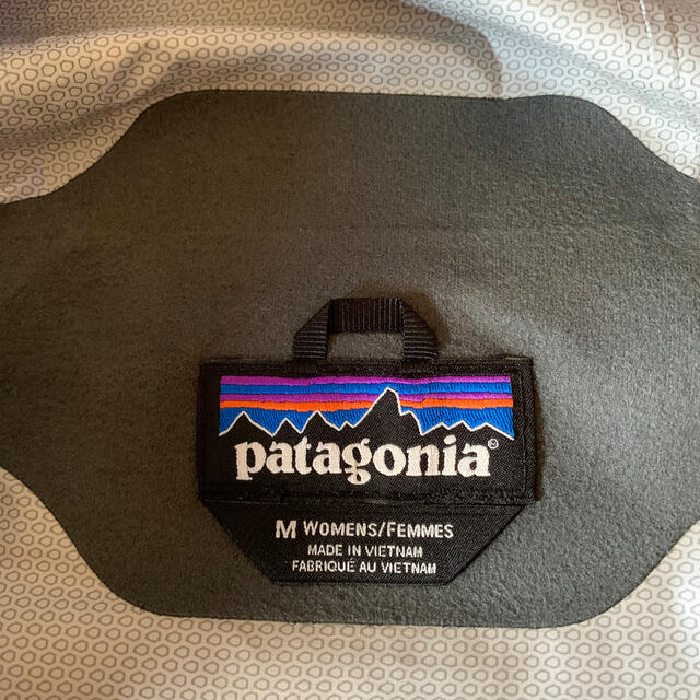 patagonia(パタゴニア)のPatagonia トレントシェル　M サイズ　Women’s レディースのジャケット/アウター(ナイロンジャケット)の商品写真