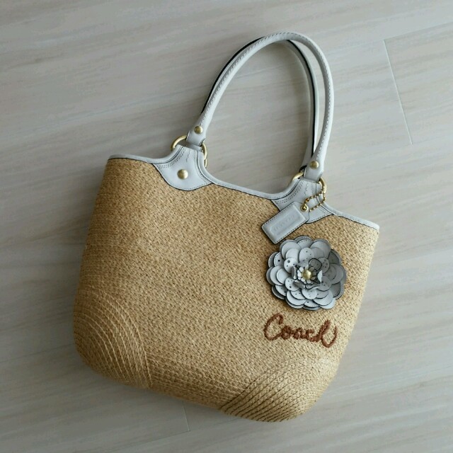 COACH(コーチ)のコーチ♥フラワーモチーフかごバッグ レディースのバッグ(かごバッグ/ストローバッグ)の商品写真