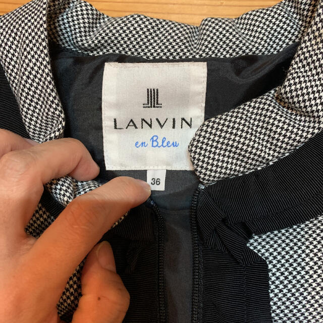 LANVIN en Bleu(ランバンオンブルー)の限定値下げLanvin en bleu フリル千鳥柄 ダウンジャケット レディースのジャケット/アウター(ダウンジャケット)の商品写真