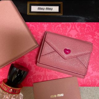 ミュウミュウ(miumiu)の新品★miumiu 財布　ミニウォレット　ラブレター型三つ折り財布　ミニ財布(財布)