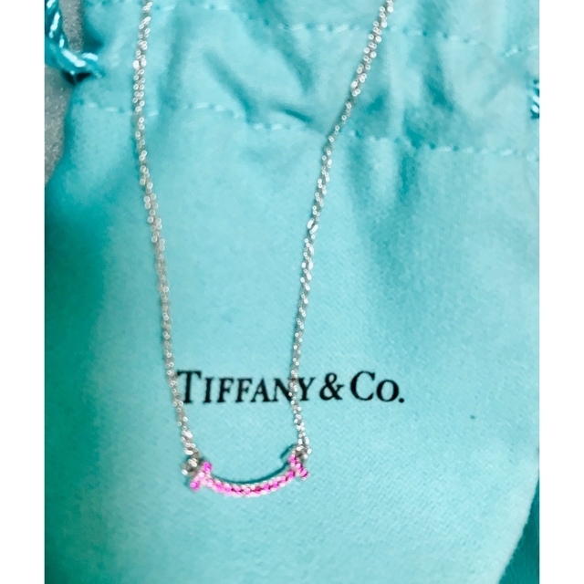 Tiffany & Co.(ティファニー)の新品Tiffany’s ホリデー2020 Tスマイル　ピンクサファイアネックレス レディースのアクセサリー(ネックレス)の商品写真