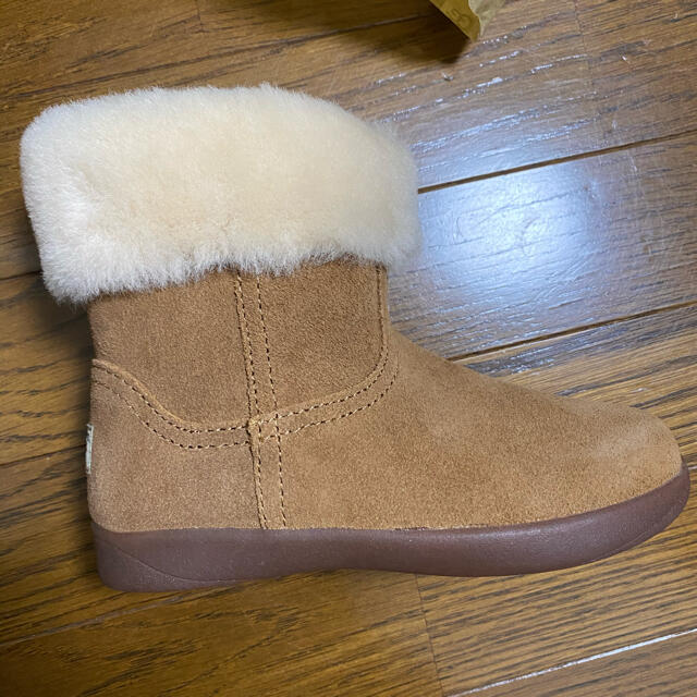 UGG(アグ)のアグ　ムートンブーツ　キッズ17センチ キッズ/ベビー/マタニティのキッズ靴/シューズ(15cm~)(ブーツ)の商品写真