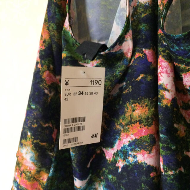 H&M(エイチアンドエム)の【ちりあさ様専用】H&Mモード柄キャミ レディースのトップス(キャミソール)の商品写真