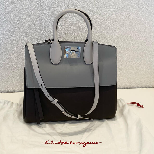 Salvatore Ferragamo - Salvatore  Ferragamoショルダーバッグ  フェラガモ  バッグ