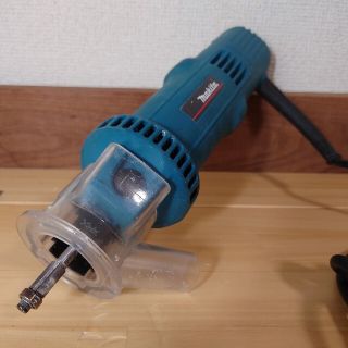 マキタ(Makita)のマキタ　中古　防塵ボードトリマ　モデル3706(その他)