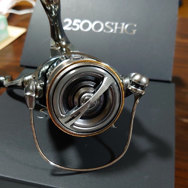 SHIMANO - シマノ 18 ステラ 2500SHG 超美品！の通販 by ゆうき's shop ...