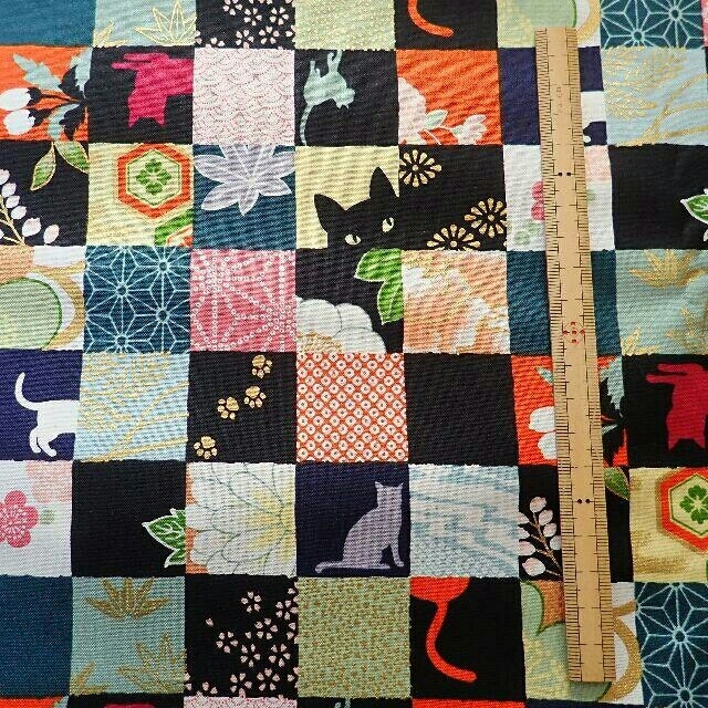 QUILT GATE猫柄生地☆朱色系市松☆キルトゲイト(約55㎝幅×200㎝） ハンドメイドの素材/材料(生地/糸)の商品写真