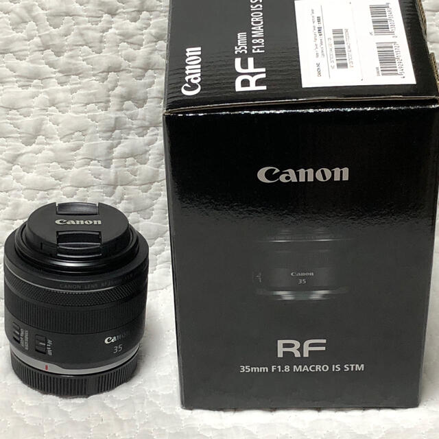 Canon(キヤノン)の美品 CANON RF 35mm F1.8 MACRO IS OSS スマホ/家電/カメラのカメラ(レンズ(単焦点))の商品写真