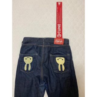 キューン(CUNE)のcune 逆さうさぎデニム　size 30(デニム/ジーンズ)