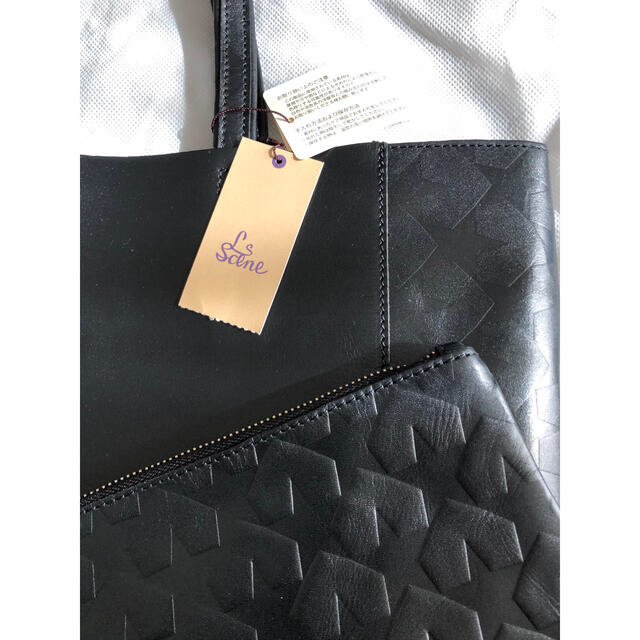 LAZY SUSAN(レイジースーザン)のレイジースーザン購入の型押しレザートートバッグ黒 レディースのバッグ(トートバッグ)の商品写真