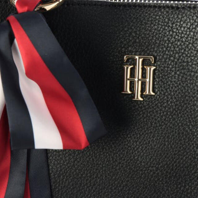 TOMMY HILFIGER(トミーヒルフィガー)のトミーヒルフィガーTOMMY HILFIGERリボンハンドバッグ AW08792 レディースのバッグ(ハンドバッグ)の商品写真