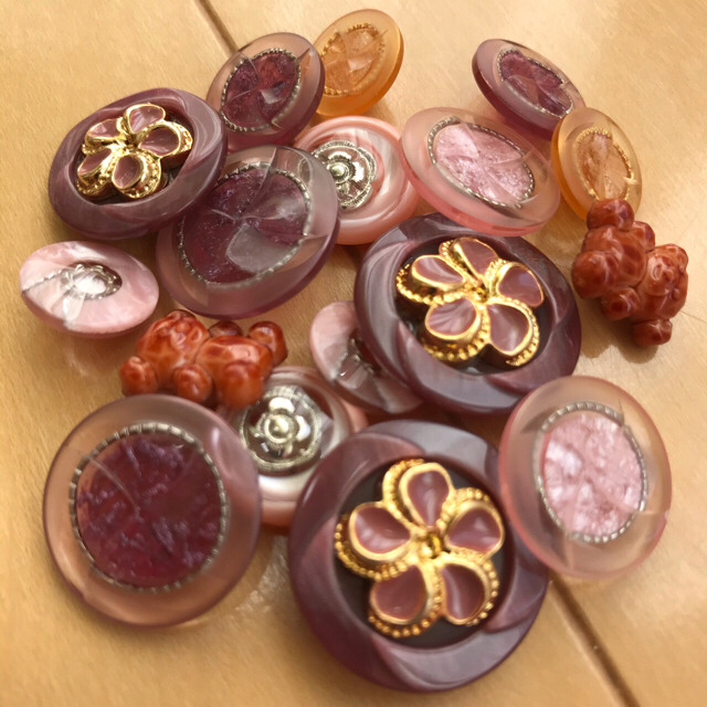ボタン アソート ピンク パープル系 ハンドメイドの素材/材料(各種パーツ)の商品写真