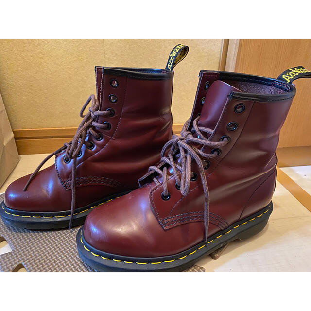 Dr.Martens(ドクターマーチン)の【値引きしました】Dr.Martens 8ホール ワインレッド EU37 UK4 レディースの靴/シューズ(ブーツ)の商品写真