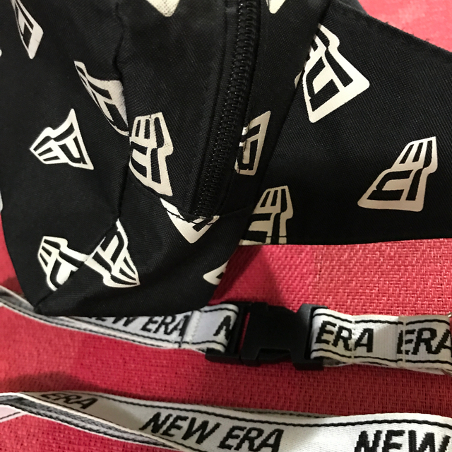 NEW ERA(ニューエラー)のカズ様専用ニューエラ　ボディーバッグ&ネックストラップ メンズのバッグ(ボディーバッグ)の商品写真