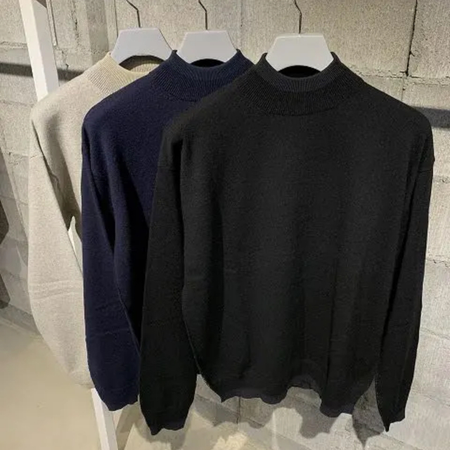 SUNSEA(サンシー)のYOKE『12G WOOL SABLE MOCK NECK L/S 』ブラック メンズのトップス(ニット/セーター)の商品写真