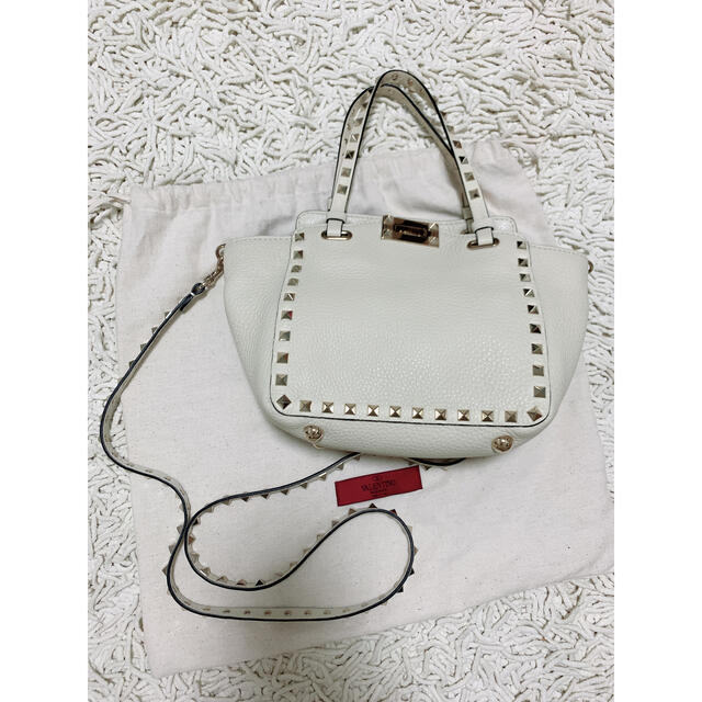即納!最大半額! VALENTINO バレンチノ ロックスタッズ オフホワイト
