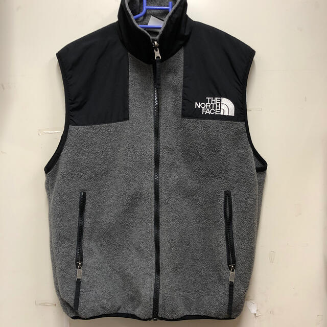 THE NORTH FACE(ザノースフェイス)のノースフェイス　フリースベスト メンズのトップス(ベスト)の商品写真