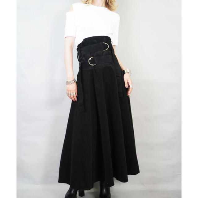 TOGA(トーガ)のHELK CORDUROY W BELT SKIRT Black レディースのスカート(ロングスカート)の商品写真