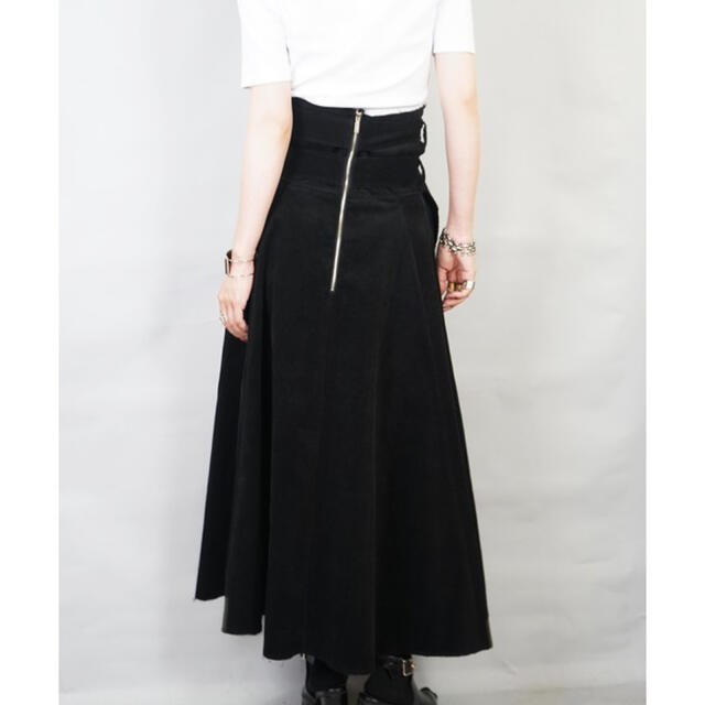 TOGA(トーガ)のHELK CORDUROY W BELT SKIRT Black レディースのスカート(ロングスカート)の商品写真