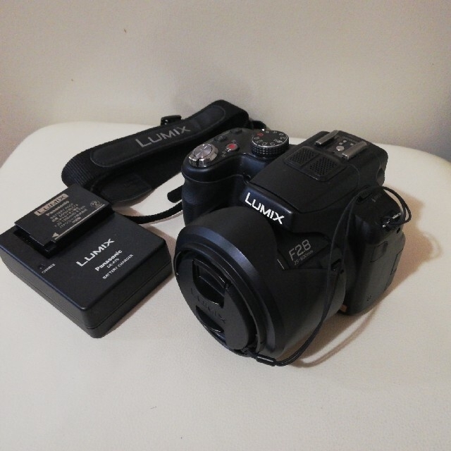 海外セレブ愛用の Panasonic Lumix DMC-FZ200 -コンパクトデジタルカメラ