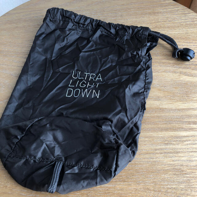 UNIQLO(ユニクロ)の週末価格　ユニクロ　ウルトラライトダウンベストの袋　袋のみ メンズのジャケット/アウター(ダウンベスト)の商品写真