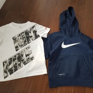 ナイキ(NIKE)のNIKE❇️キッズジュニア120sizeセット👦白Tｼｬﾂ&紺パーカー(Tシャツ/カットソー)