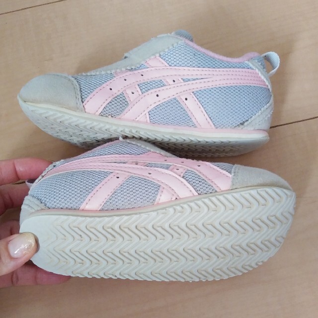 asics(アシックス)のアシックス　１５cm キッズ/ベビー/マタニティのキッズ靴/シューズ(15cm~)(スニーカー)の商品写真