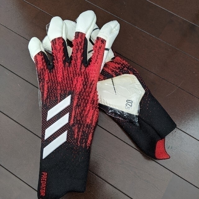 adidas(アディダス)のＫＯＳＡ様専用キーパーグローブ スポーツ/アウトドアのサッカー/フットサル(その他)の商品写真