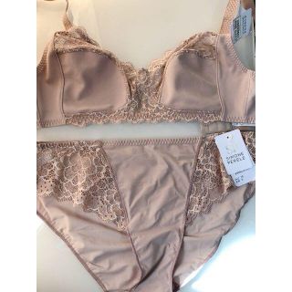 シモーヌペレール(Simone Perele)の90B+２XL☆Simone Perele　シモーヌ ペレール ソフトカップブラ(ブラ&ショーツセット)