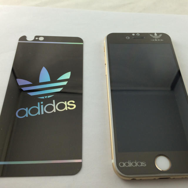 adidas(アディダス)の海外限定アディダス強化ガラス4色選択 スマホ/家電/カメラのスマホアクセサリー(iPhoneケース)の商品写真