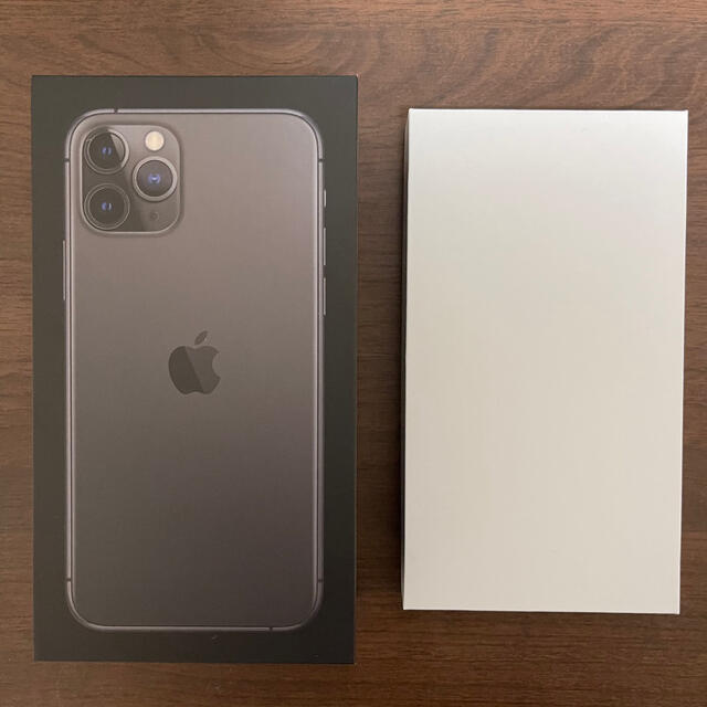 【超美品・本体未使用】SIMフリー iPhone11 Pro 64GB おまけ付