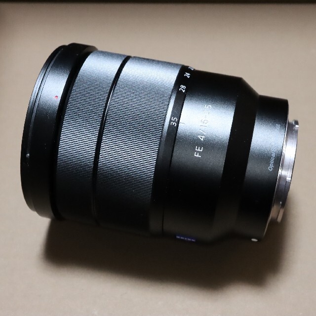 SONY(ソニー)のCarl Zeiss Vario-Tessar FE 16-35mm F4 ZA スマホ/家電/カメラのカメラ(レンズ(ズーム))の商品写真