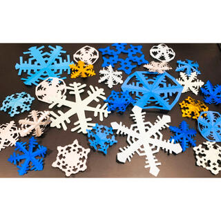 (送料無料)25枚 クリスマス 冬 飾り 雪の結晶 切り絵 壁面 誕生日(型紙/パターン)