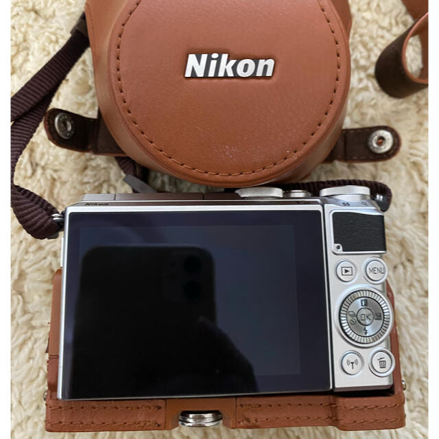 【3連休限定お値下げ！】NIKON J5 美品 2