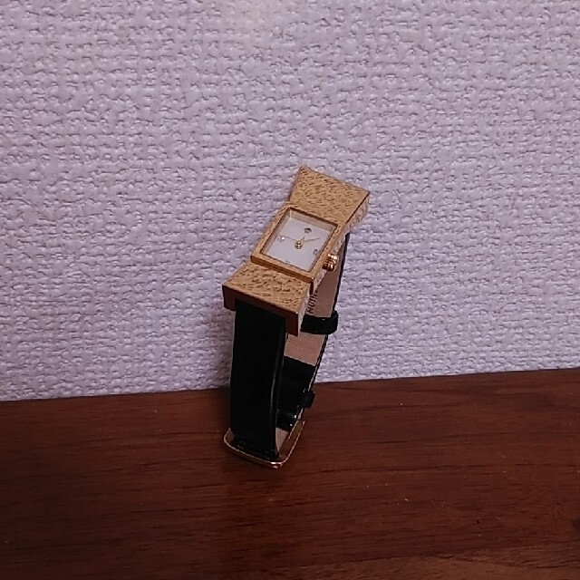 kate spade new york(ケイトスペードニューヨーク)のケイトスペード 腕時計  リボン エナメル 電池切れ 黒 ゴールド レディースのファッション小物(腕時計)の商品写真