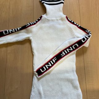 ユニフ(UNIF)の《美品》《未使用》UNIF ニットxsサイズ(ニット/セーター)