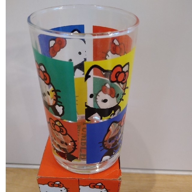 サンリオ(サンリオ)のtomomi666様専用　ハローキティ　1989年製　グラスセット エンタメ/ホビーのおもちゃ/ぬいぐるみ(キャラクターグッズ)の商品写真
