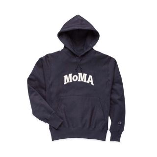 モマ(MOMA)の【Mサイズ】 海外限定 MOMA × champion パーカー ネイビー(パーカー)