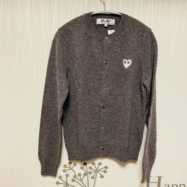 COMME des GARCONS(コムデギャルソン)のCOMME des GARCONS  Play  ホワイトハート　カーディガン レディースのトップス(カーディガン)の商品写真