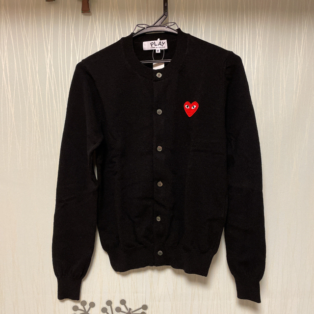 COMME des GARCONS(コムデギャルソン)の【即発】COMME des GARCONS  Play ハートロゴ カーディガン レディースのトップス(カーディガン)の商品写真