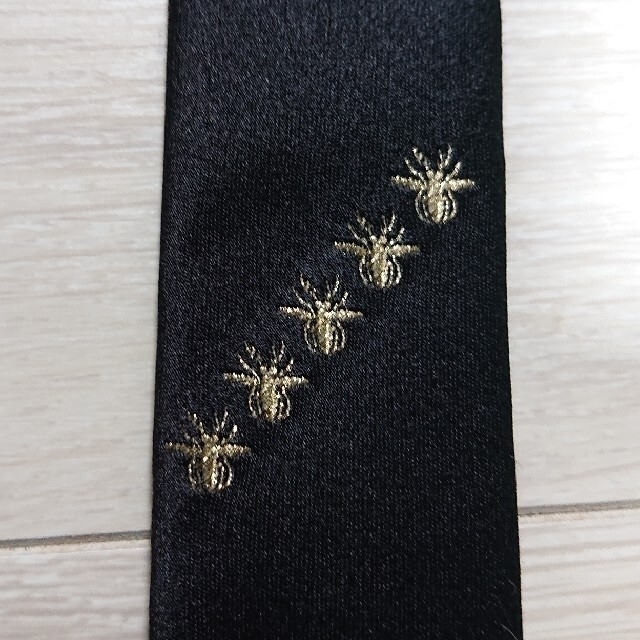 DIOR HOMME(ディオールオム)のDior homme ナロータイ(黒) bee刺繍(ゴールド) ネクタイ メンズのファッション小物(ネクタイ)の商品写真