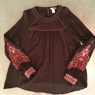 エイチアンドエム(H&M)の【最終値下げ】H&Mのトップス　刺繍付き　L〜XL(シャツ/ブラウス(長袖/七分))