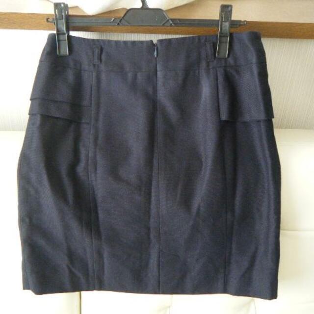 a.v.v(アーヴェヴェ)のウエスト67　ネイビーのぺプラムタイトスカート　ミニ レディースのスカート(ひざ丈スカート)の商品写真