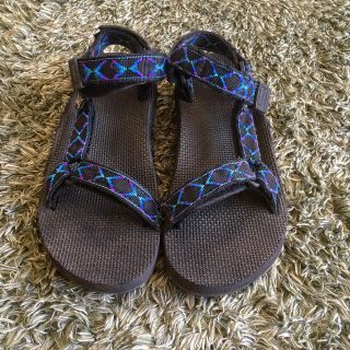 テバ(Teva)の送料込み(なりました)teva 柄 刺繍 24.5〜25.0 (サンダル)