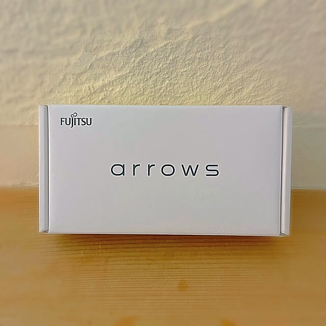 ARROW(アロー)のarrows rx 32GB ブラック　simフリー スマホ/家電/カメラのスマートフォン/携帯電話(スマートフォン本体)の商品写真