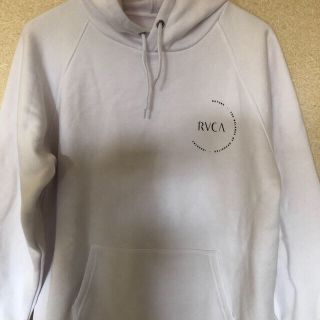 ルーカ(RVCA)のルーカ　メンズXS  白パーカー　(パーカー)