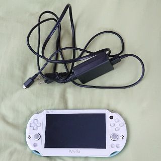 プレイステーションヴィータ(PlayStation Vita)の【未使用に近い】PSvita 本体 型番 PCH-2000(携帯用ゲーム機本体)